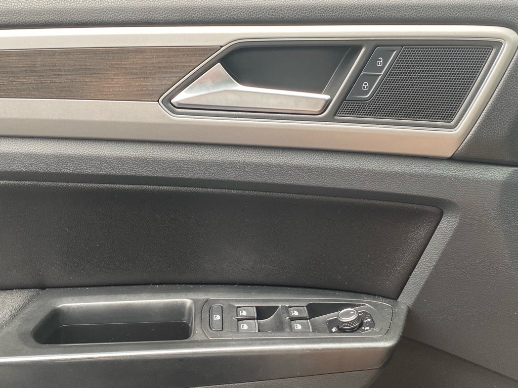 2018 Volkswagen Atlas 3.6L V6 SEL Image 10 of 19