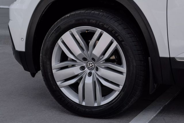2018 Volkswagen Atlas 3.6L V6 SEL Premium Image 5 of 26