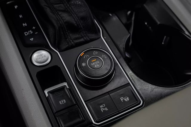 2018 Volkswagen Atlas 3.6L V6 SEL Premium Image 19 of 26
