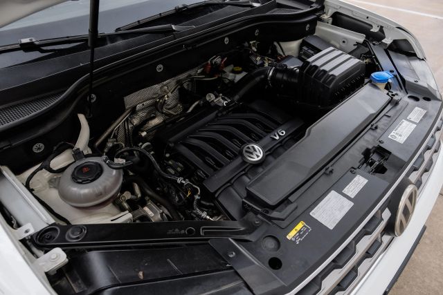2018 Volkswagen Atlas 3.6L V6 SEL Premium Image 4 of 26