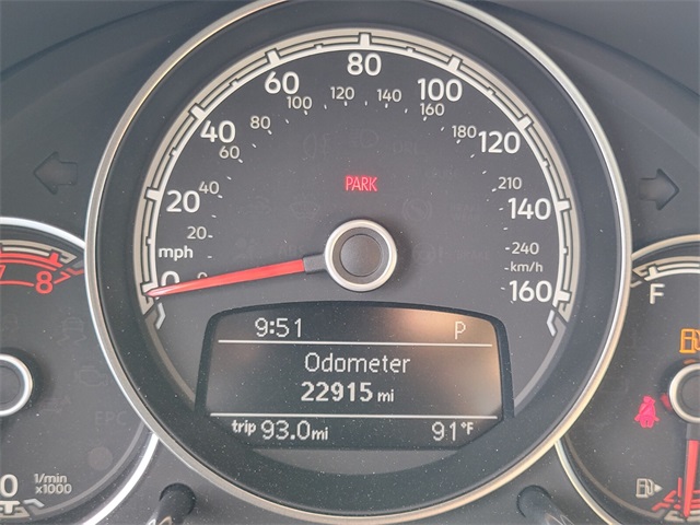 2018 Volkswagen Beetle S Image 17 of 24