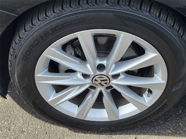 2018 Volkswagen Beetle S Image 9 of 24