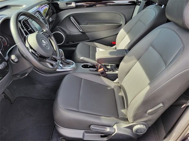 2018 Volkswagen Beetle S Image 14 of 24