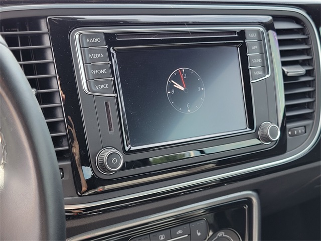 2018 Volkswagen Beetle S Image 19 of 24