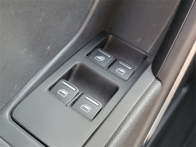 2018 Volkswagen Beetle S Image 22 of 24