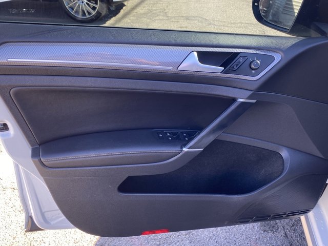 Vehicle image 10 of 25