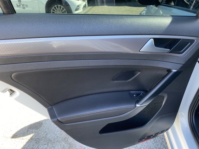 Vehicle image 18 of 25