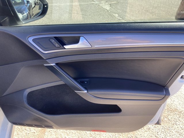 Vehicle image 20 of 25