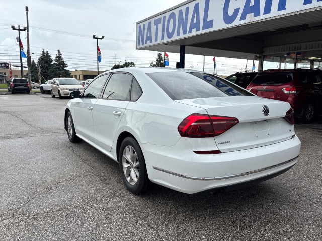 2018 Volkswagen Passat 2.0T S Image 7 of 17