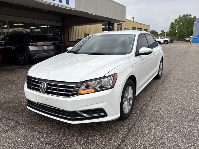 2018 Volkswagen Passat 2.0T S Image 1 of 17