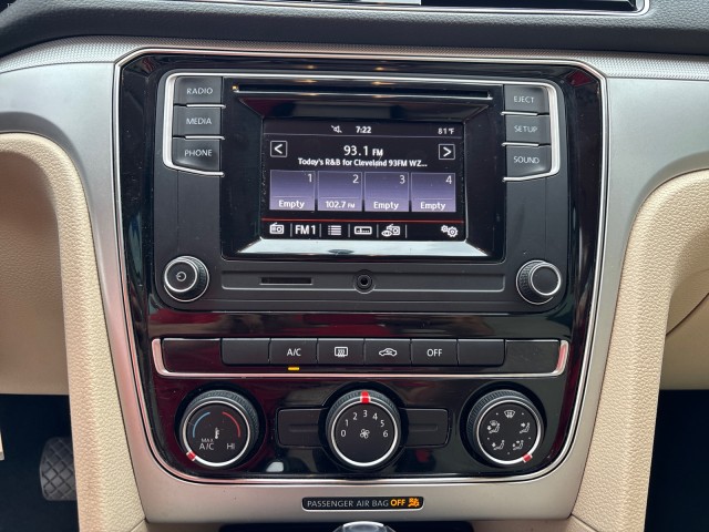 2018 Volkswagen Passat 2.0T S Image 12 of 17