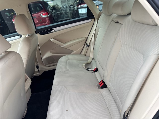 2018 Volkswagen Passat 2.0T S Image 9 of 17