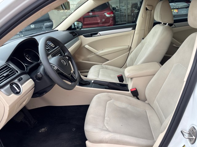 2018 Volkswagen Passat 2.0T S Image 10 of 17