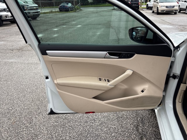 2018 Volkswagen Passat 2.0T S Image 14 of 17