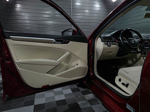 Vehicle image 17 of 42