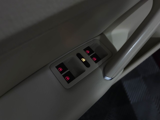Vehicle image 37 of 42