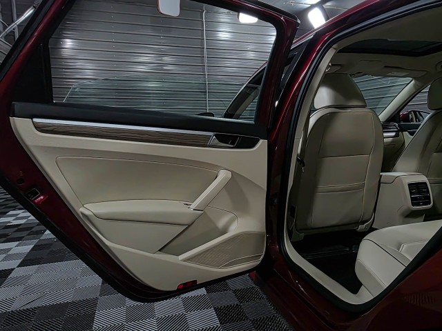 Vehicle image 22 of 42