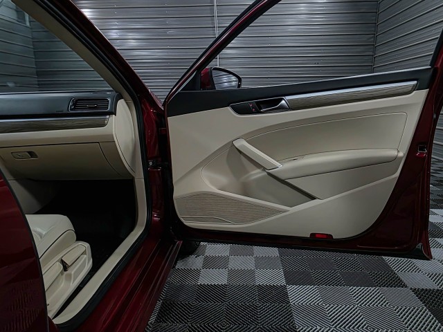 Vehicle image 18 of 42