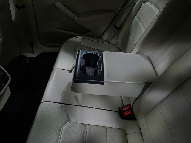 Vehicle image 25 of 42