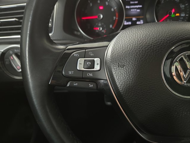 2018 Volkswagen Passat 2.0T SEL Premium Image 15 of 33