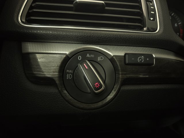 2018 Volkswagen Passat 2.0T SEL Premium Image 27 of 33
