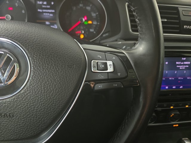 2018 Volkswagen Passat 2.0T SEL Premium Image 14 of 33