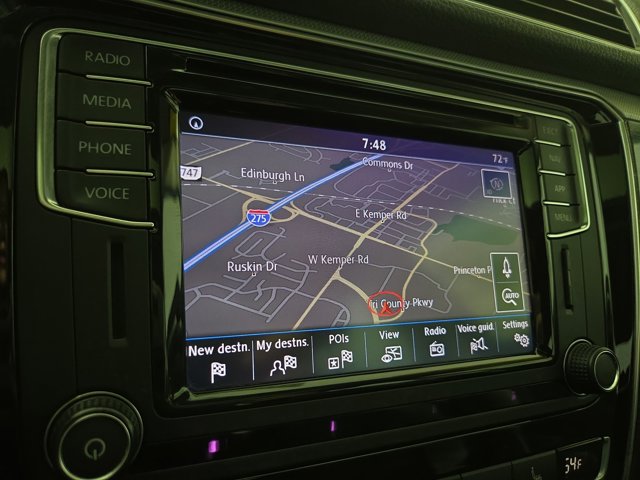 2018 Volkswagen Passat 2.0T SEL Premium Image 21 of 33