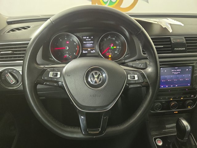 2018 Volkswagen Passat 2.0T SEL Premium Image 13 of 33