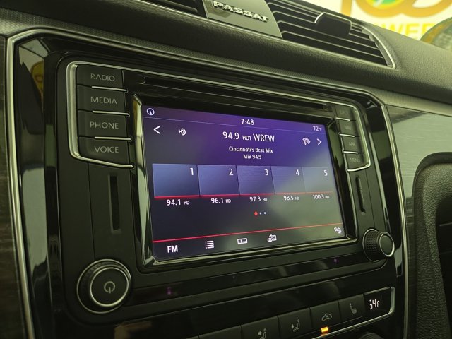2018 Volkswagen Passat 2.0T SEL Premium Image 18 of 33