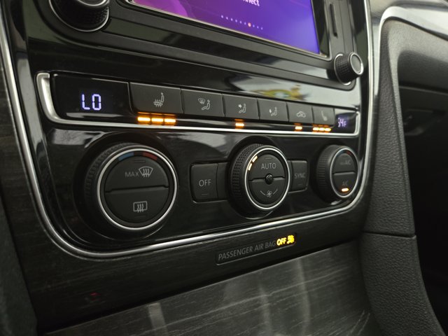 2018 Volkswagen Passat 2.0T SEL Premium Image 28 of 33