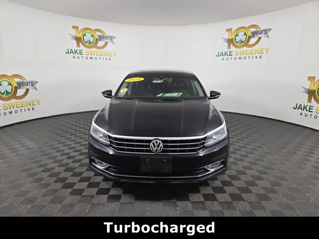 2018 Volkswagen Passat 2.0T SEL Premium Image 2 of 33