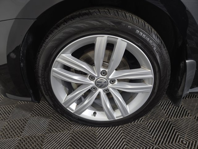 2018 Volkswagen Passat 2.0T SEL Premium Image 9 of 33
