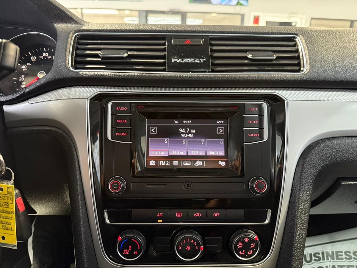 2018 Volkswagen Passat 2.0T S Image 40 of 69