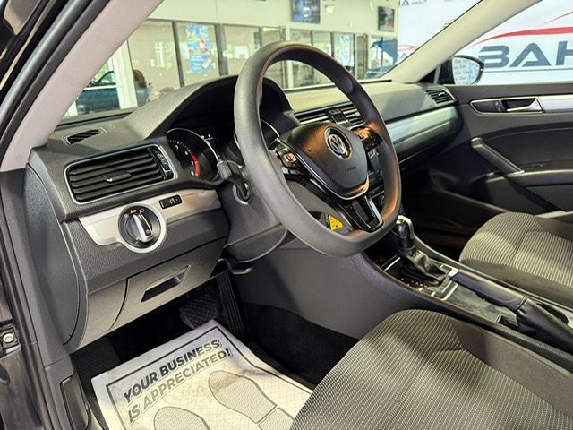 2018 Volkswagen Passat 2.0T S Image 32 of 69