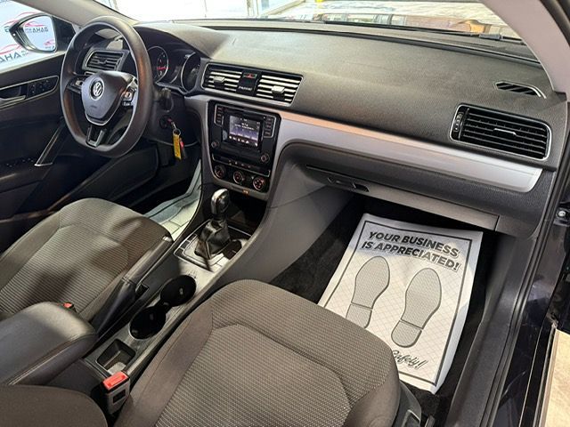 2018 Volkswagen Passat 2.0T S Image 30 of 69