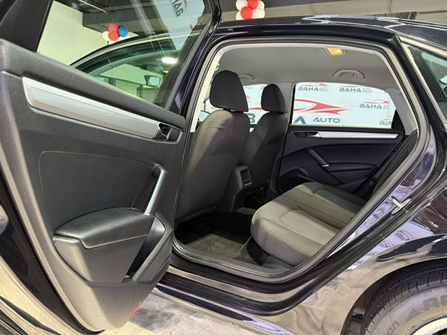 2018 Volkswagen Passat 2.0T S Image 27 of 69