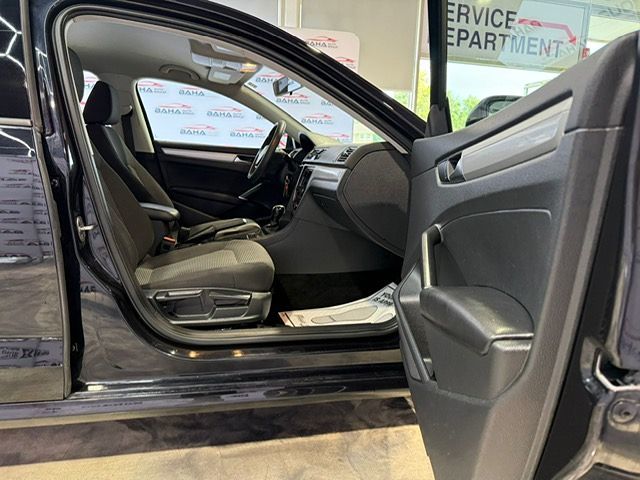 2018 Volkswagen Passat 2.0T S Image 61 of 69