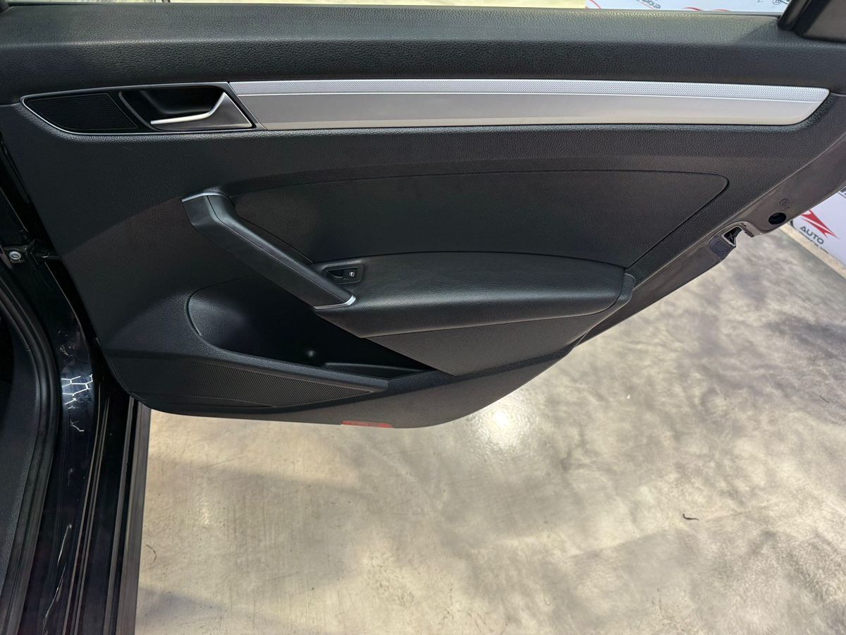 2018 Volkswagen Passat 2.0T S Image 48 of 69