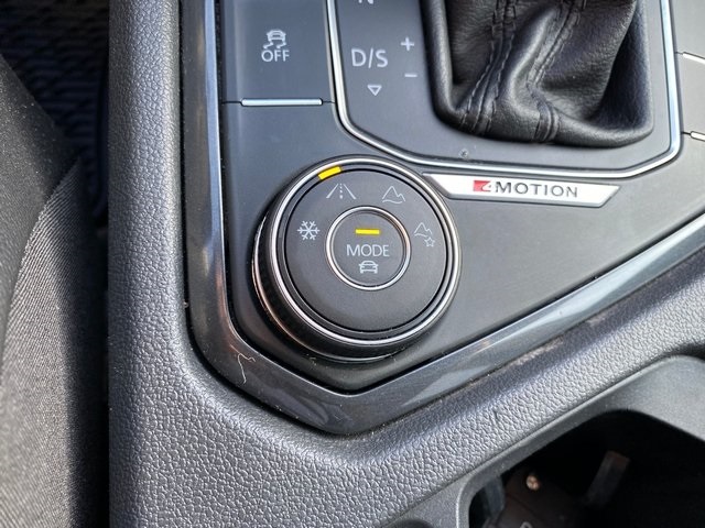Vehicle image 16 of 24