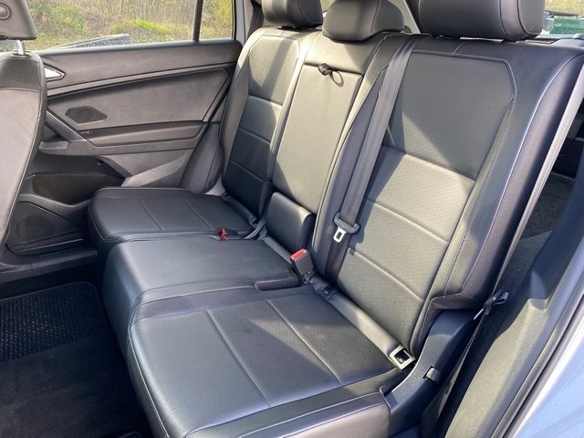 Vehicle image 20 of 24