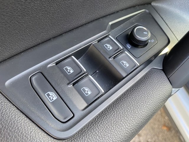 Vehicle image 17 of 24