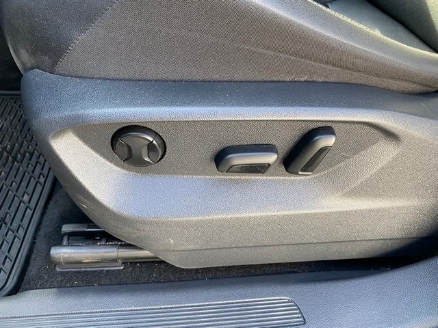 Vehicle image 18 of 24