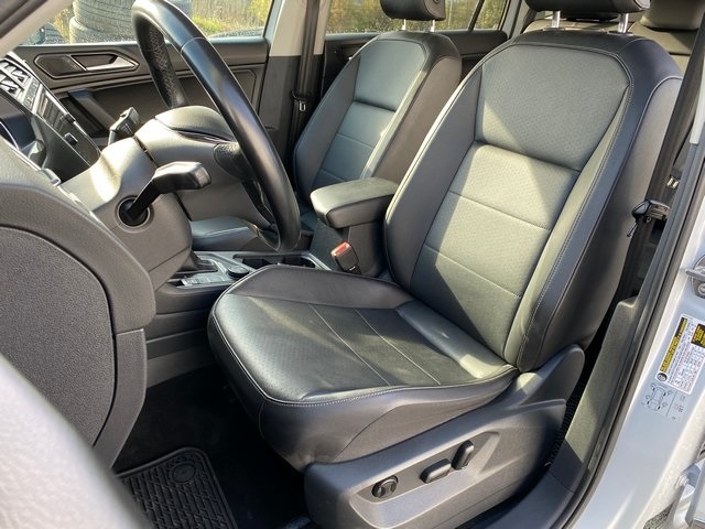 Vehicle image 19 of 24