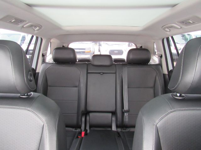 Vehicle image 33 of 57