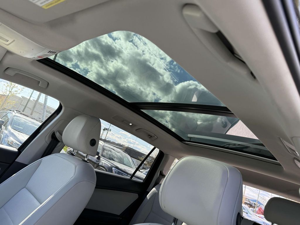 Vehicle image 15 of 27