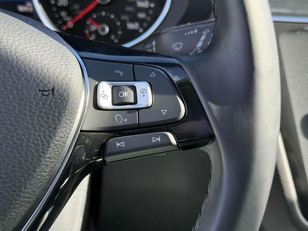 Vehicle image 24 of 27