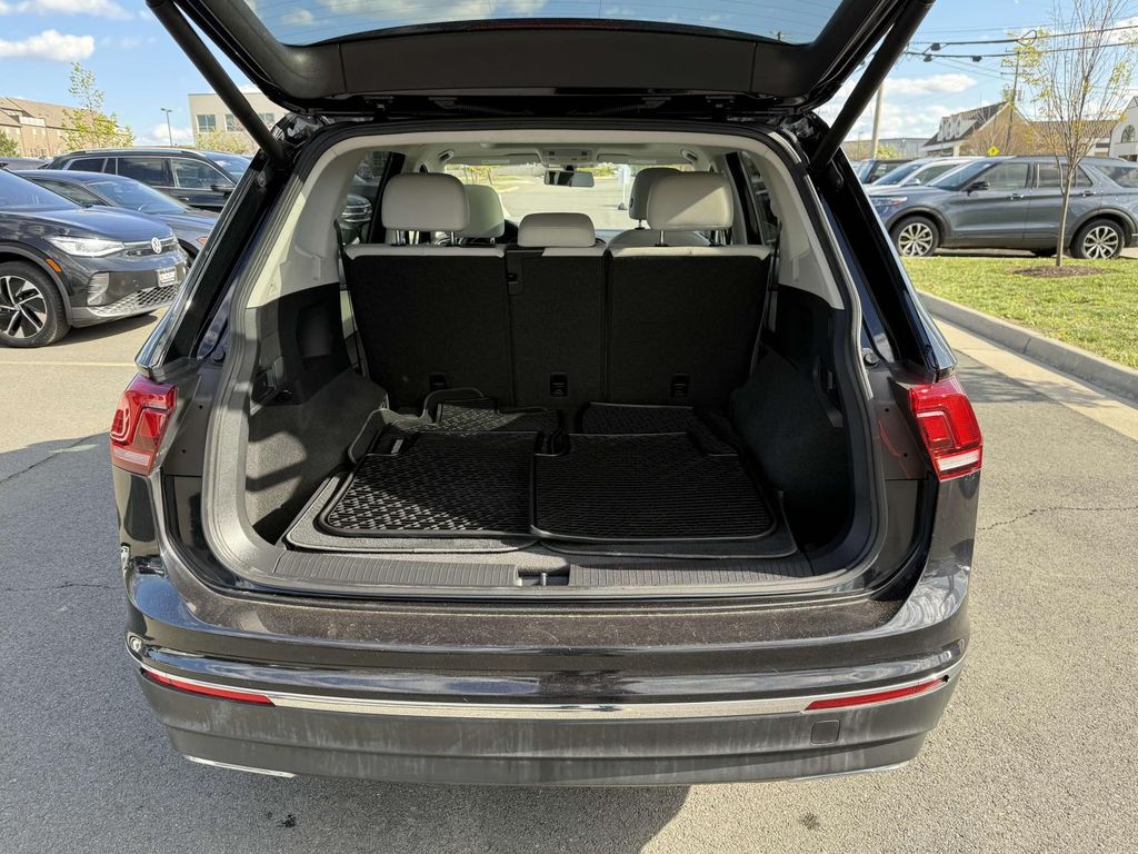 Vehicle image 8 of 27