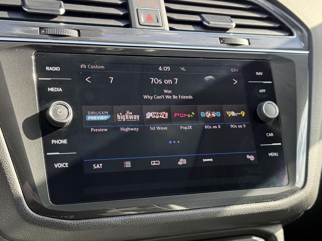 Vehicle image 18 of 27
