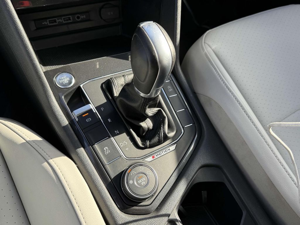 Vehicle image 19 of 27