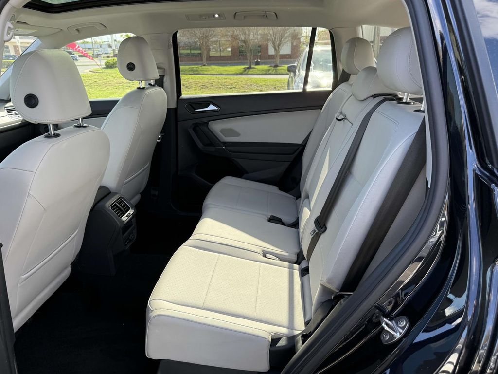 Vehicle image 13 of 27